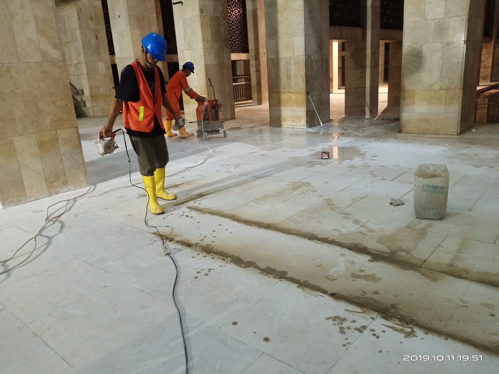 Gallery Poles Marmer Masjid Istiqlal 2 Mahkota Clean